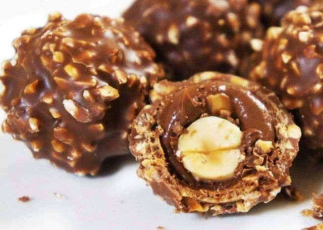ZingSweets - Bên trong Socola Ferrero Rocher 