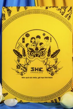 ZingSweets - Hộp quà Tết 2021 Câu Chuyện Mùa Xuân II She Chocolate Việt Nam Hộp vàng SHB05