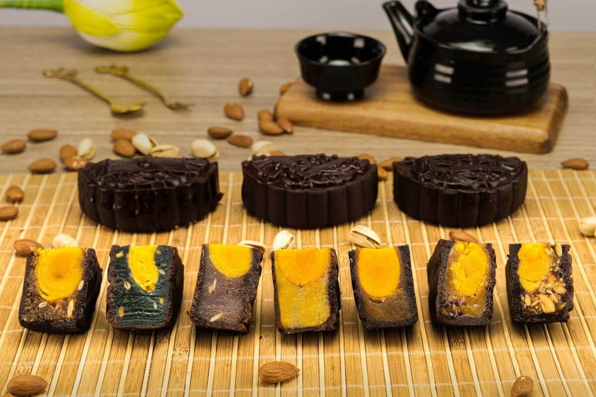 Bánh trung thu socola cao cấp She chocolate Moon cake 2021 có 7 loại nhân các vị